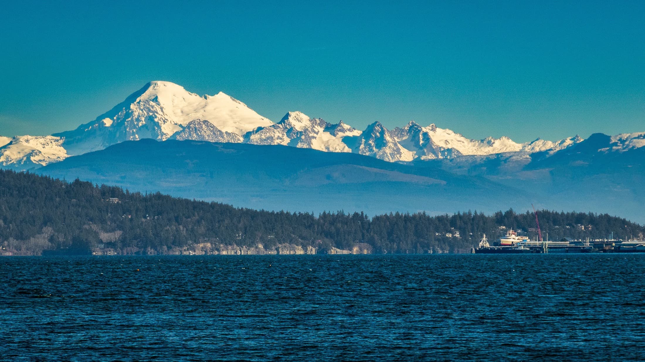 Cascade mountains over Washington water