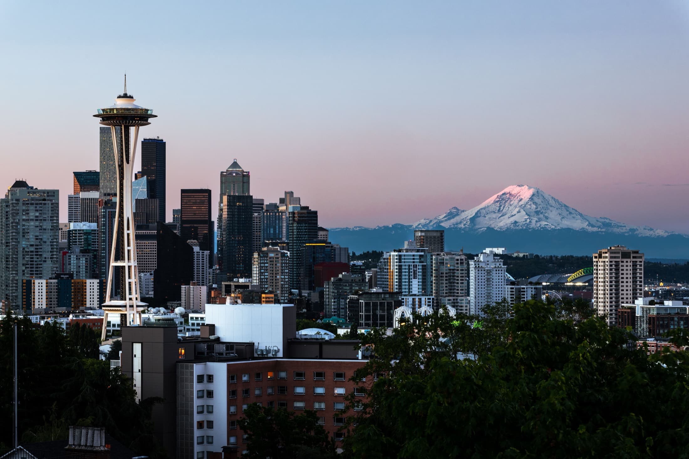 Seattle skyline with Mount Rainier